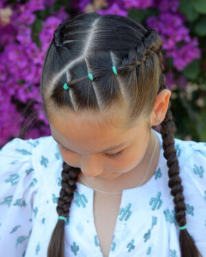 Peinados Cabello Corto con Ligas y Trenzas: Diseño Geométrico con Trenzas Clásicas