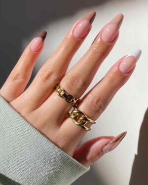 Diseños de uñas elegantes para adolescentes: Manicura minimalista en rosa nude