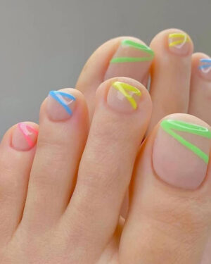 Diseños de Uñas de los Pies Aesthetic para Adolescentes: Neón Minimalista