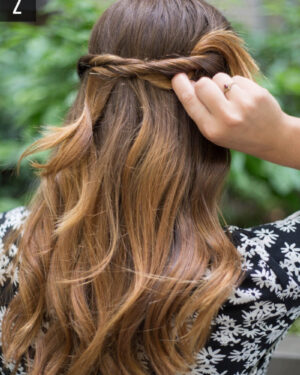 Peinados para cabello mediano fáciles y rápidos: Twist laterales con unión central